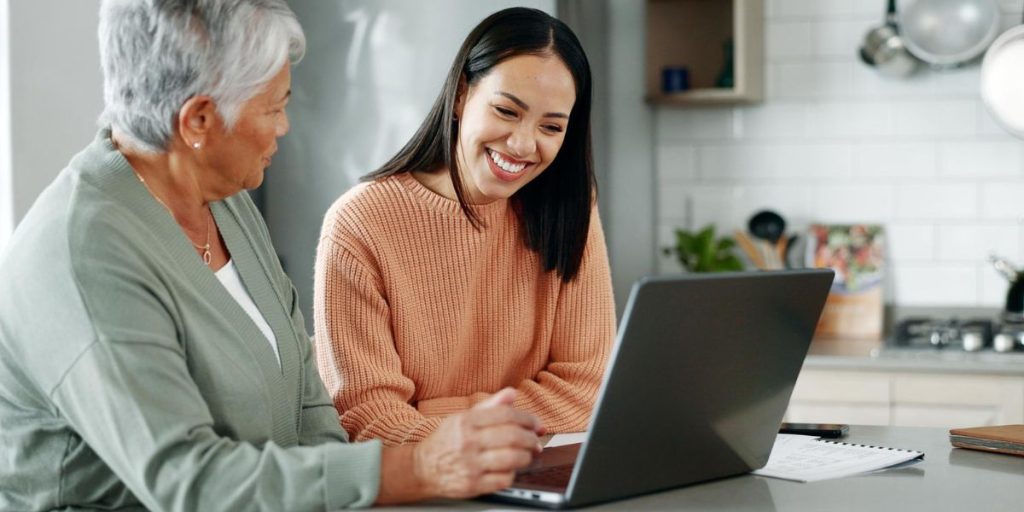 5 Ways You Can Help Your Relative with Their Medical Exam Appointment from the USA - CMI Blog 5 formas de ayudar a tu familiar en su cita medica migratoria Imagen
